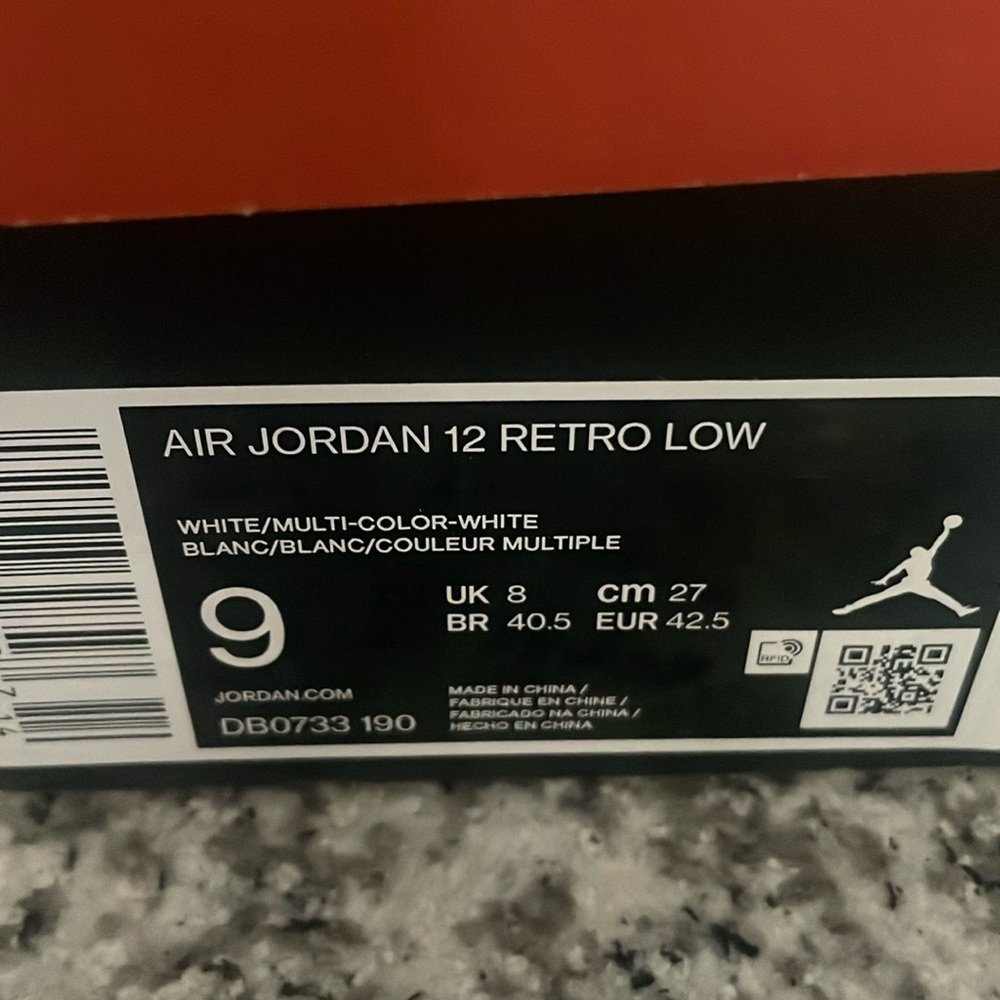 MENS SIZE 9 JORDAN 12